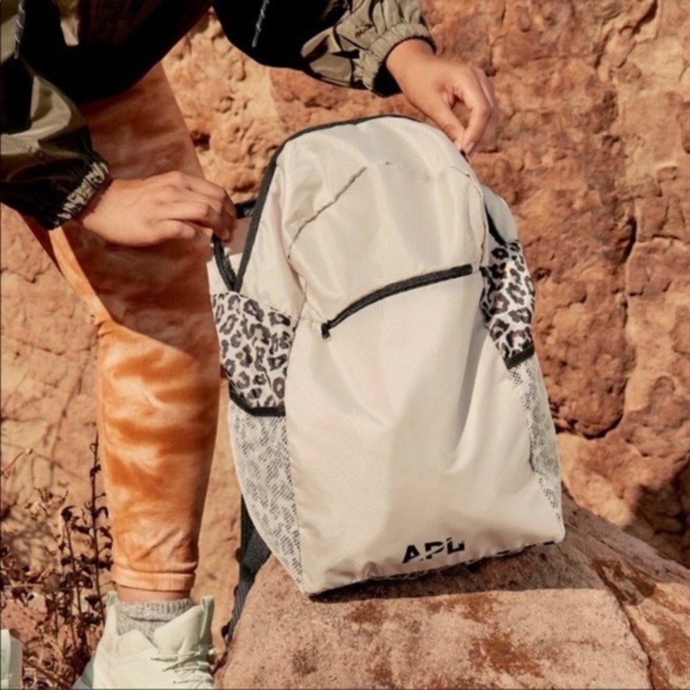 08 APL Packable Backpack Leopard - Picture 5 of 13